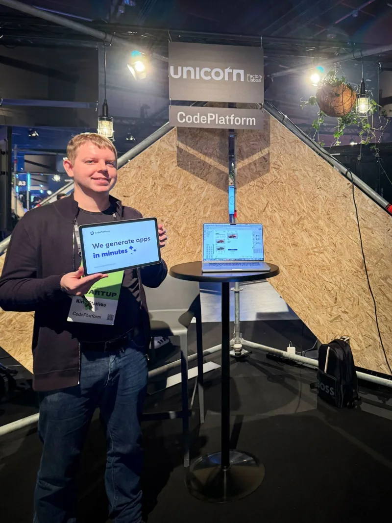 Kirill presenting CodePlatform at the Unicorn Factory Lisboa booth at Slush 2024